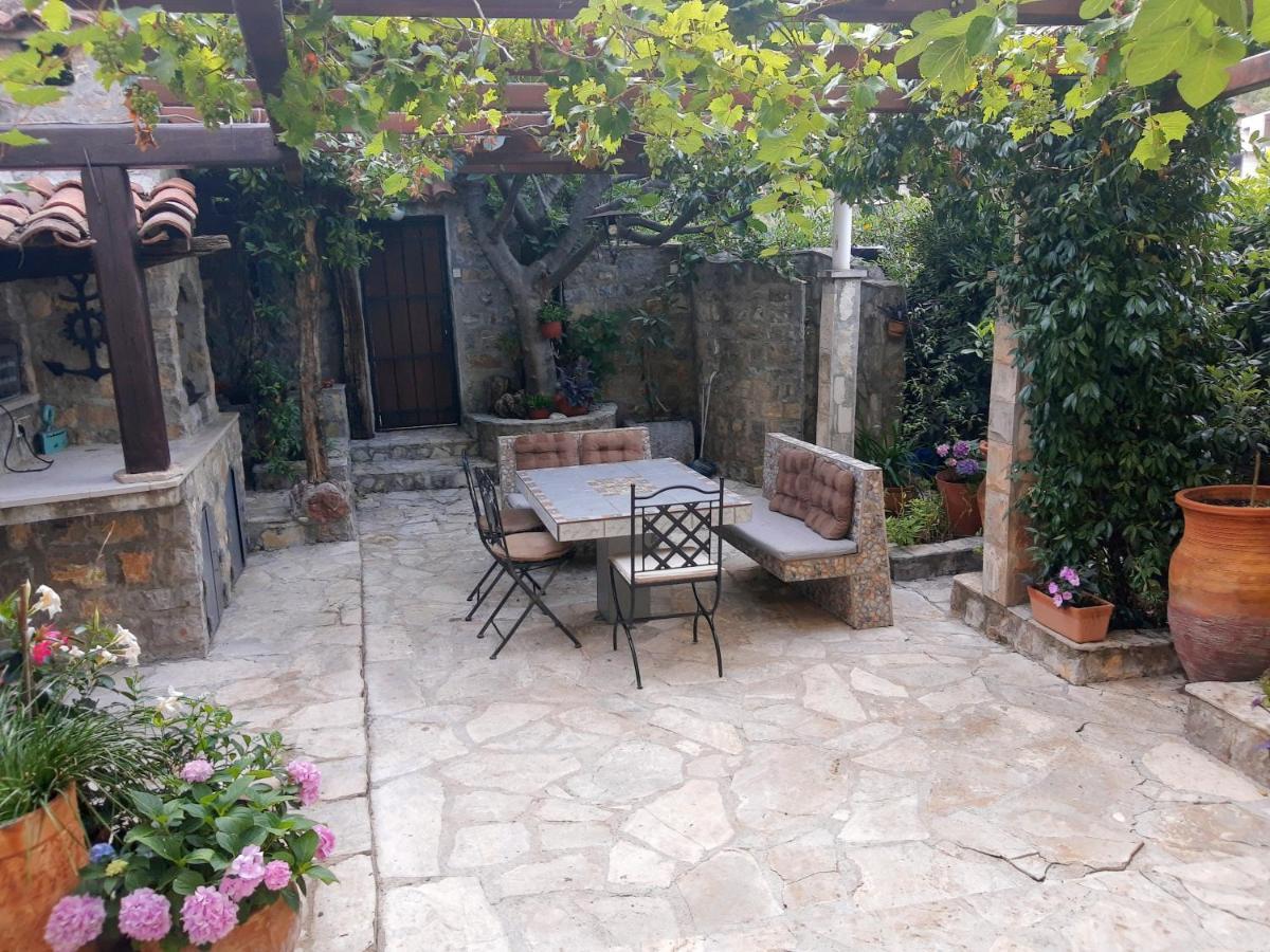 Sea-Side Old Stone Villa With A Private Garden Budva Bagian luar foto