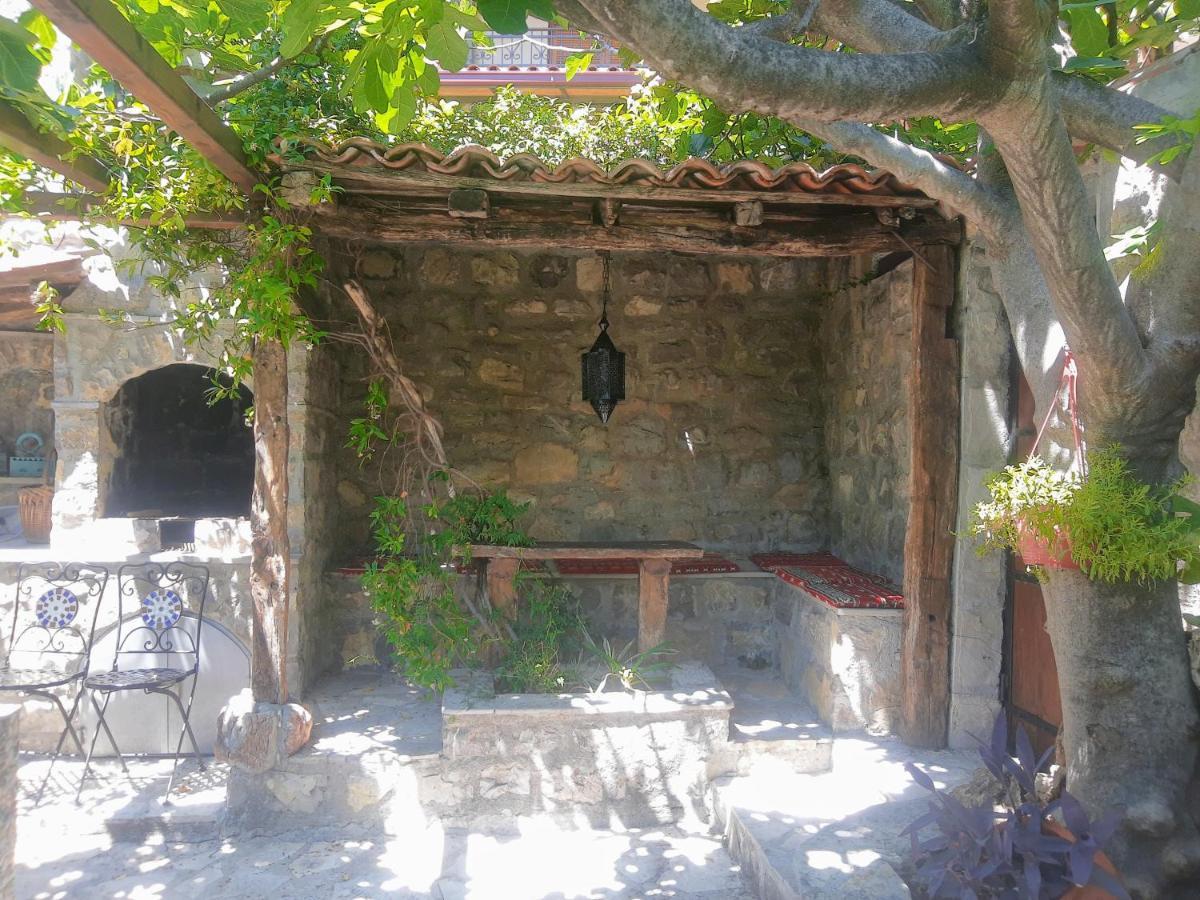 Sea-Side Old Stone Villa With A Private Garden Budva Bagian luar foto