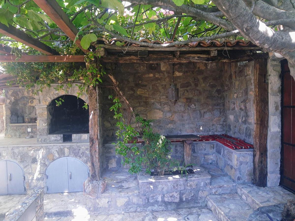 Sea-Side Old Stone Villa With A Private Garden Budva Bagian luar foto