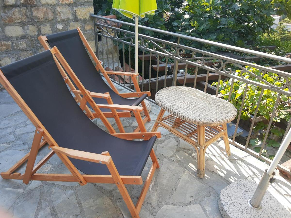 Sea-Side Old Stone Villa With A Private Garden Budva Bagian luar foto