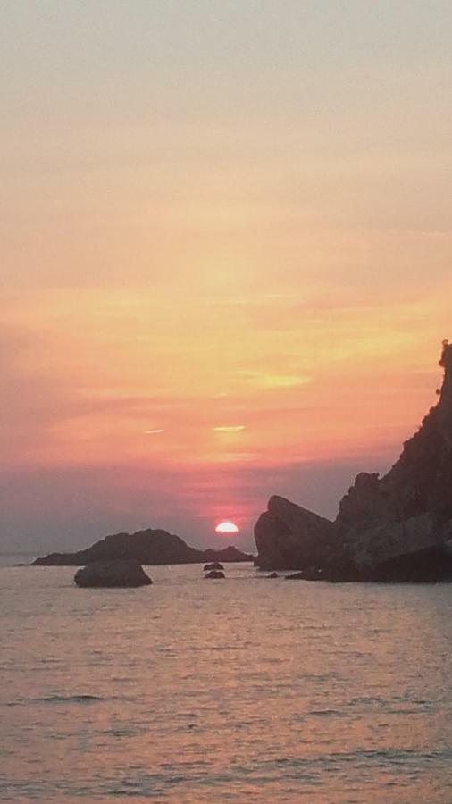Sea-Side Old Stone Villa With A Private Garden Budva Bagian luar foto