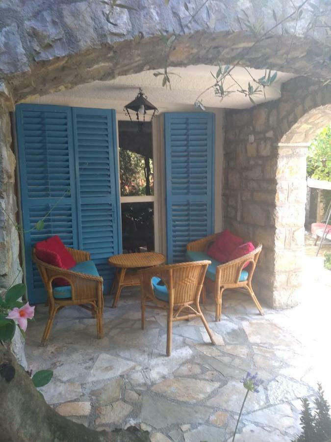 Sea-Side Old Stone Villa With A Private Garden Budva Bagian luar foto